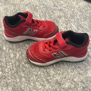 New Balance boys Red Velcro close tennis shoe size 6